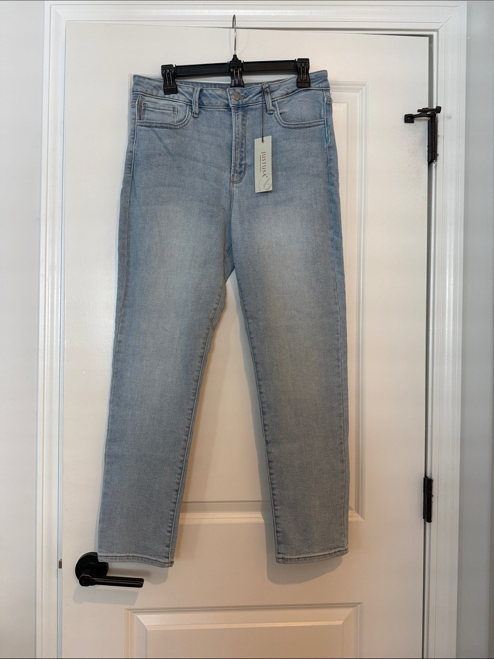 Light Wash Women's Jeans - Classic Skinny Fit